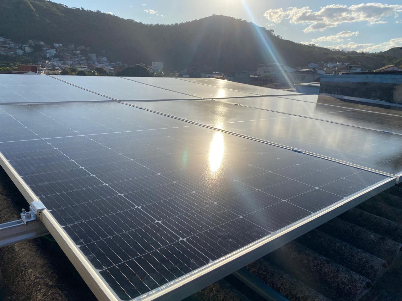 Instalação fotovoltaica no telhado em Vitória