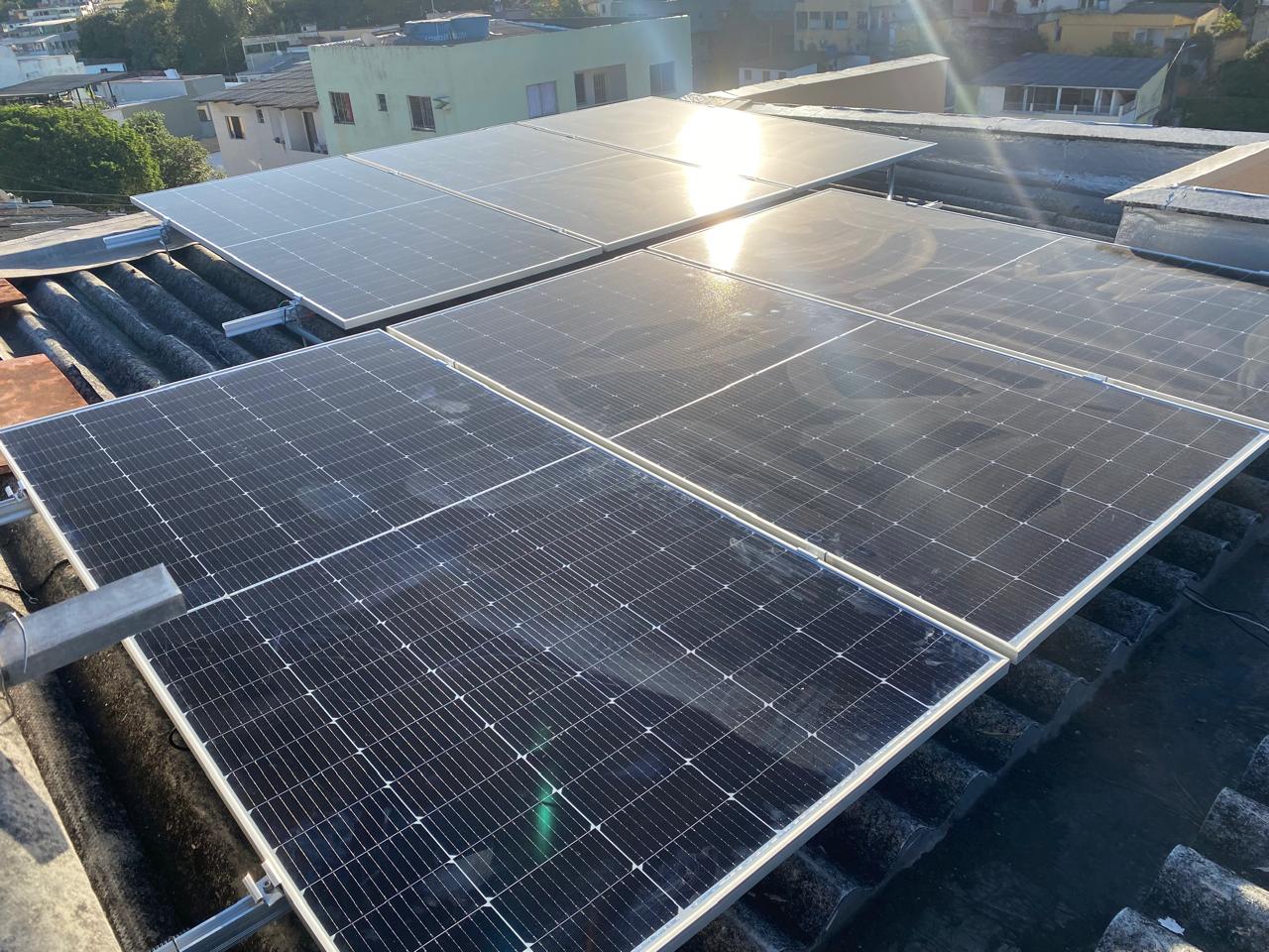 Instalação fotovoltaica no telhado fibrocimento em Vitória